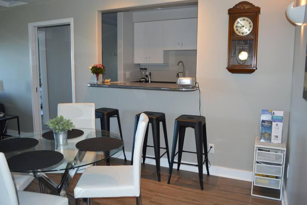 1-Bedroom Seaview Guesthouse On Seattle Luxury Estate With Views Of Olympic Mountains ภายนอก รูปภาพ