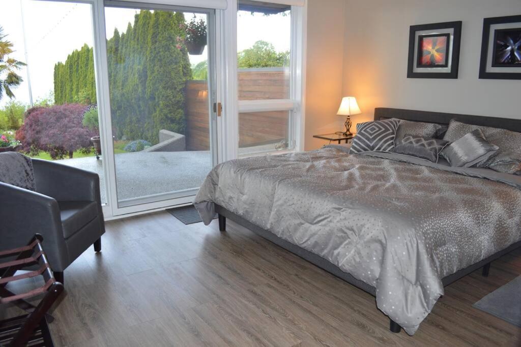 1-Bedroom Seaview Guesthouse On Seattle Luxury Estate With Views Of Olympic Mountains ภายนอก รูปภาพ