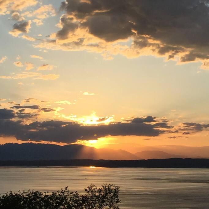 1-Bedroom Seaview Guesthouse On Seattle Luxury Estate With Views Of Olympic Mountains ภายนอก รูปภาพ