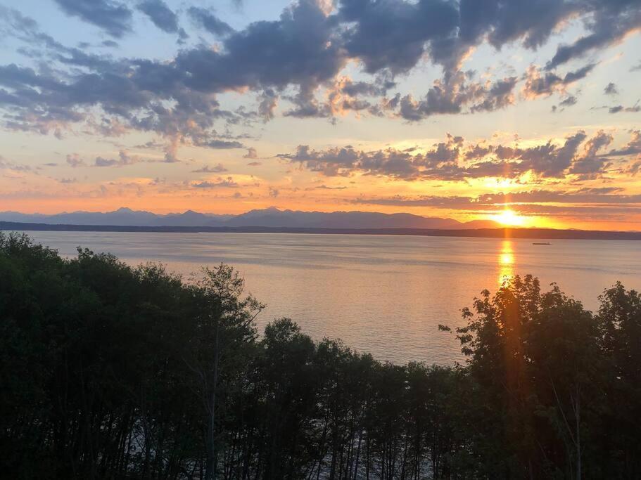1-Bedroom Seaview Guesthouse On Seattle Luxury Estate With Views Of Olympic Mountains ภายนอก รูปภาพ