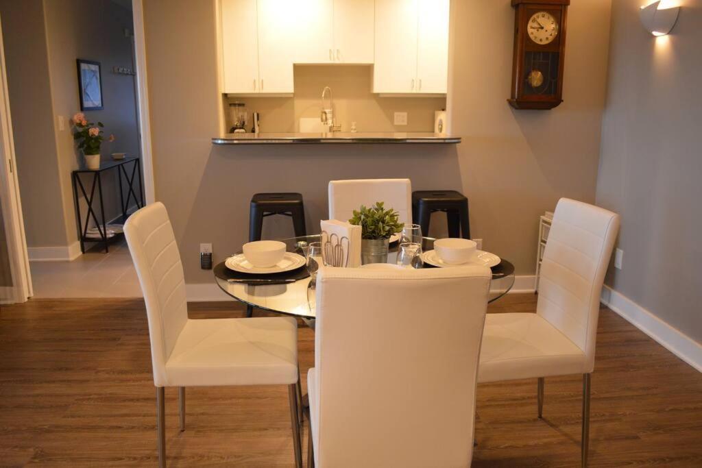 1-Bedroom Seaview Guesthouse On Seattle Luxury Estate With Views Of Olympic Mountains ภายนอก รูปภาพ