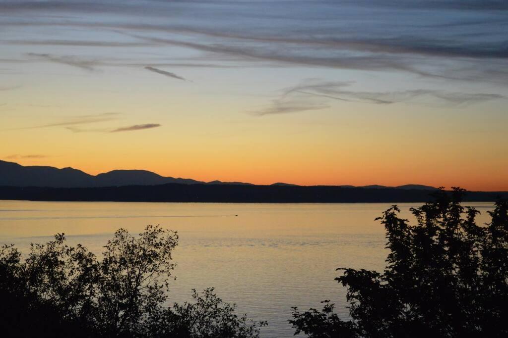 1-Bedroom Seaview Guesthouse On Seattle Luxury Estate With Views Of Olympic Mountains ภายนอก รูปภาพ